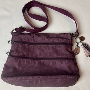 The Sak Sakroots Basic Crossbody Handbag Plum Boho Print 4 Zip Owl Tassel Charm